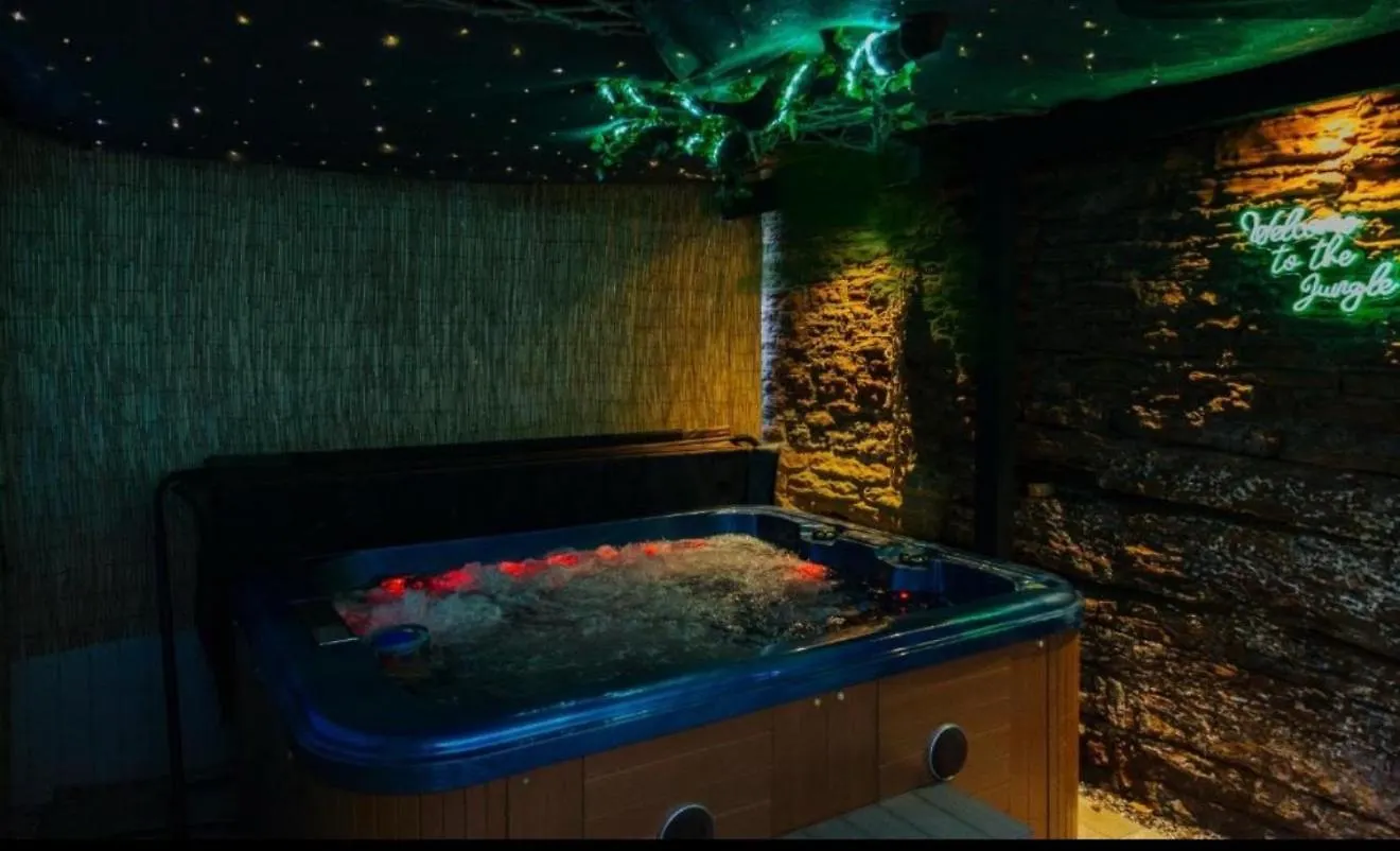 Vila The Jungle! House With Hot Tub. Nottingham 0*,